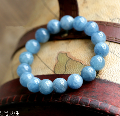 海藍(lán)寶石戴哪只手？最佳的天然護(hù)身符