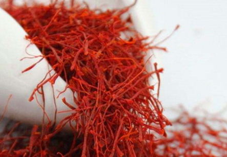 藏紅花泡腳會不會上火？藏紅花性平和一般不上火
