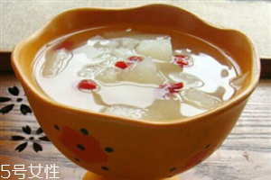 冰糖雪梨是熱喝還是涼喝好？冰糖雪梨怎么做？