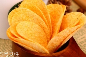 薯片掉到地上可以撿起來(lái)吃嗎？這樣衛(wèi)生嗎？