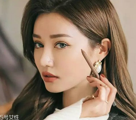 淡妝眼影怎么畫好看？好用的眼影膏和眼影產品推薦