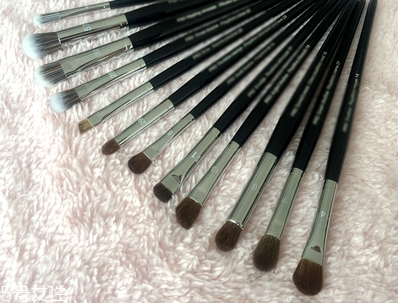 眼影刷和眼影棒哪個(gè)值得買？眼影刷水貂毛最好