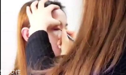內雙怎么畫眼線？內雙眼皮畫眼妝技巧
