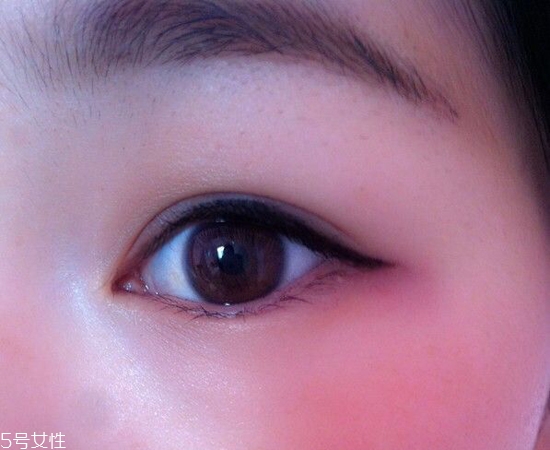內雙怎么畫眼線？內雙眼皮畫眼妝技巧