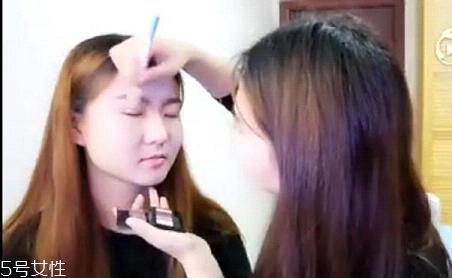 內雙怎么畫眼線？內雙眼皮畫眼妝技巧
