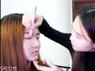 內雙怎么畫眼線？內雙眼皮畫眼妝技巧