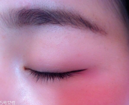 內雙怎么畫眼線？內雙眼皮畫眼妝技巧