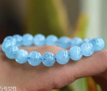 海藍(lán)寶會(huì)越戴越藍(lán)嗎？神奇的海水寶石