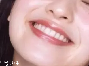 中年女性如何挑選口紅色號(hào)？帶藍(lán)色調(diào)唇色最美