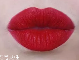 唇膏出水是變質(zhì)了嗎？只是高溫熱出汗