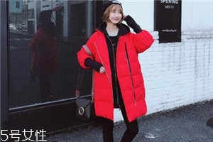 紅色羽絨服搭配什么褲子？四種混搭讓你潮范兒十足