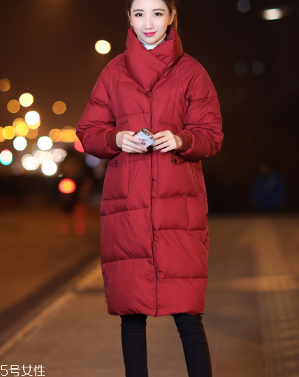 紅色羽絨服搭配什么褲子？四種混搭讓你潮范兒十足