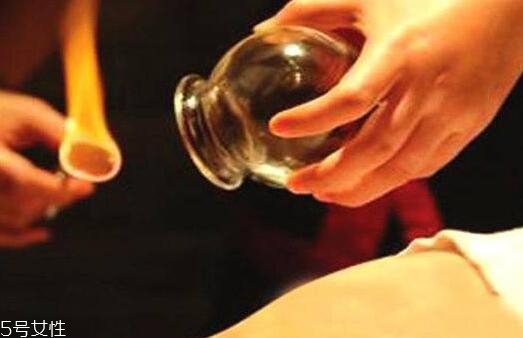 拔罐后身上后背持續(xù)發(fā)癢怎么回事？體內(nèi)風(fēng)邪是主因