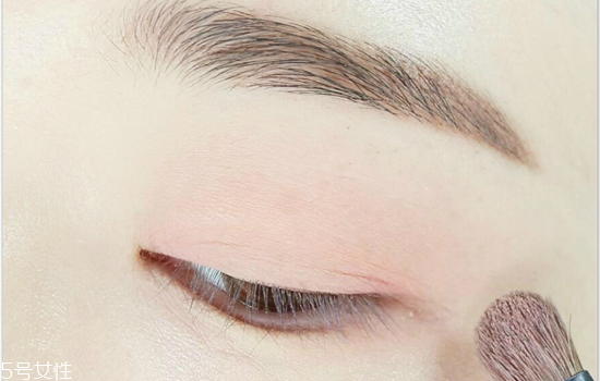 西柚色眼影怎么畫？教你畫高冷女神妝容