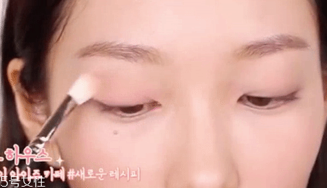 眼影需要卸妝嗎？閃亮海灘眼妝教程