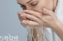 潔面乳和洗面奶是一種產(chǎn)品嗎？洗面奶適合干皮