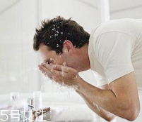 洗臉時一定要順時針嗎？只是一種習慣