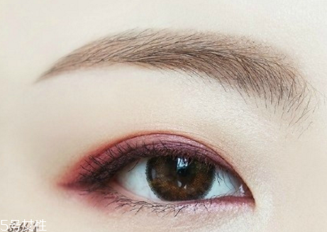 2018秋冬酒紅色眼妝怎么畫？神秘又有女人味的妝容