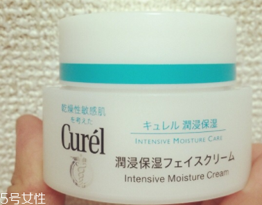 Curel乳霜早晚都能用嗎？夜間用最好