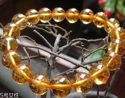 黃水晶可以戴著睡覺嗎？這些情況下不適合佩戴