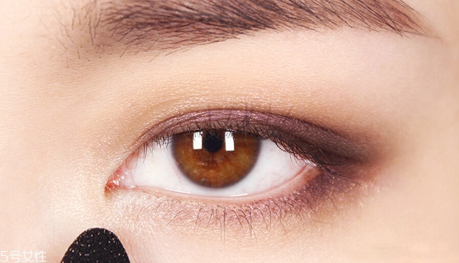 西柚色眼影怎么畫？教你畫高冷女神妝容