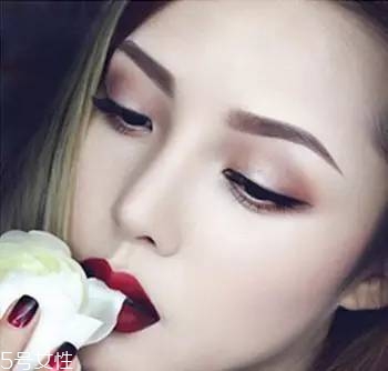 2018秋冬酒紅色眼妝怎么畫？神秘又有女人味的妝容