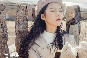 純色呢大衣怎么搭配？這樣搭美到?jīng)]朋友