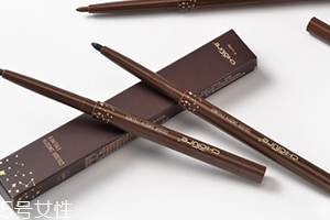 眼線膠筆怎么轉(zhuǎn)出筆芯？