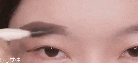 眉型常見失誤有哪些？眉頭壓實很難看