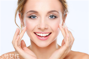 開眼角拆線后怎么清潔眼部？開眼角后可以適當(dāng)洗臉清潔