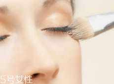 底妝工具該怎么選？干皮適合刷子