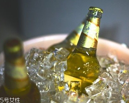喝啤酒會(huì)豐胸嗎？不建議喝啤酒來豐胸