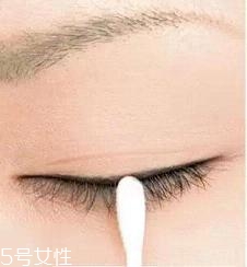 眼線液筆不出水怎么辦？畫眼線的常見誤區(qū)