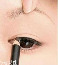 眼線液筆不出水怎么辦？畫眼線的常見誤區(qū)