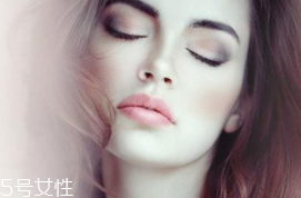 粉底液為什么溶妝？出油稀釋妝容