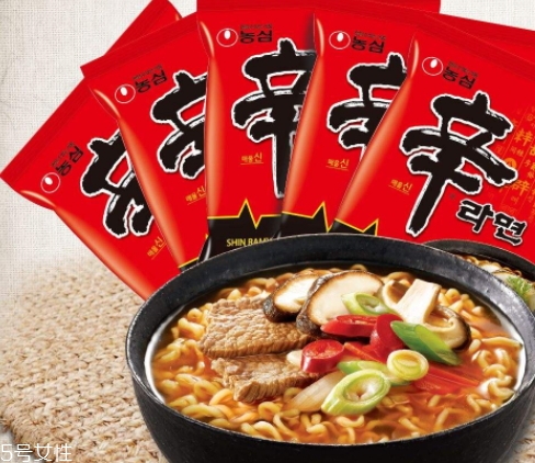 辛拉面和火雞面哪個(gè)好吃哪個(gè)更辣？