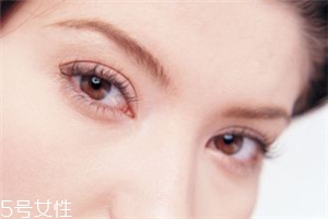 割雙眼皮可能出現的癥狀 割雙眼皮秋季好因為陽光弱
