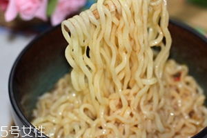 農(nóng)心辛拉面真的健康嗎？看看它非油炸的真面目