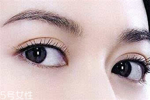割雙眼皮眼睛腫怎么辦？疤克可以預(yù)防疤痕增生