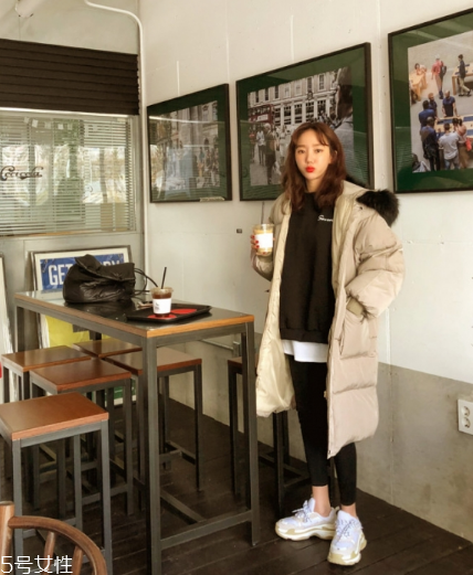 卡其色棉服怎么搭配？盡顯冬日氣質(zhì)范兒