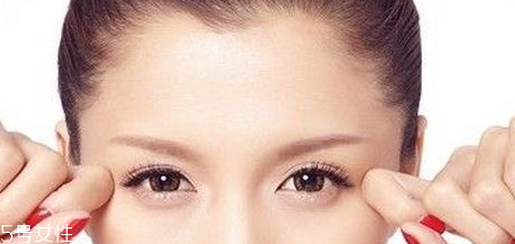 假睫毛是貼在上面還是下面？貼假睫毛的常見(jiàn)錯(cuò)誤