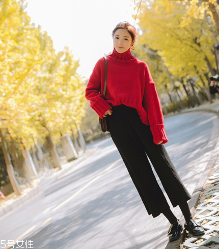 紅色毛衣下面配什么？褲子裙子統(tǒng)統(tǒng)能Hold住