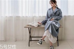 呢大衣搭配什么裙子好看？冬天也能萬種風(fēng)情