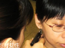打耳洞必須注意哪些事？耳垂小不要打
