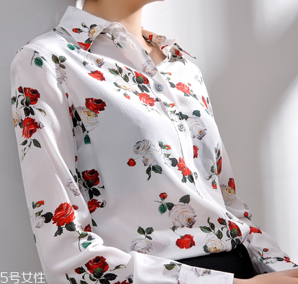 怎么穿衣服有女人味？跟著她學(xué)就對(duì)了