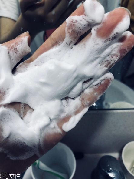 香奈兒洗面奶好用嗎？快吃下我這顆安利