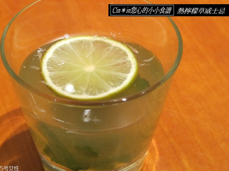 冬天調(diào)什么酒好喝 熱調(diào)酒來(lái)暖身
