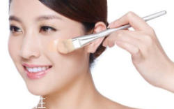 怎么打造裸妝底妝？粉底色號(hào)要選好