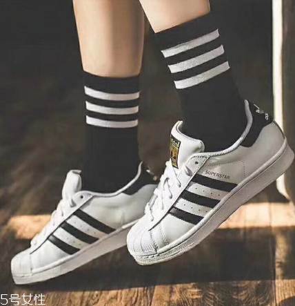 阿迪達(dá)斯有40.5碼嗎？阿迪達(dá)斯鞋碼這樣挑