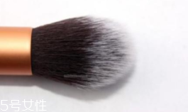 腮紅為什么引起過(guò)敏？腮紅刷該洗了